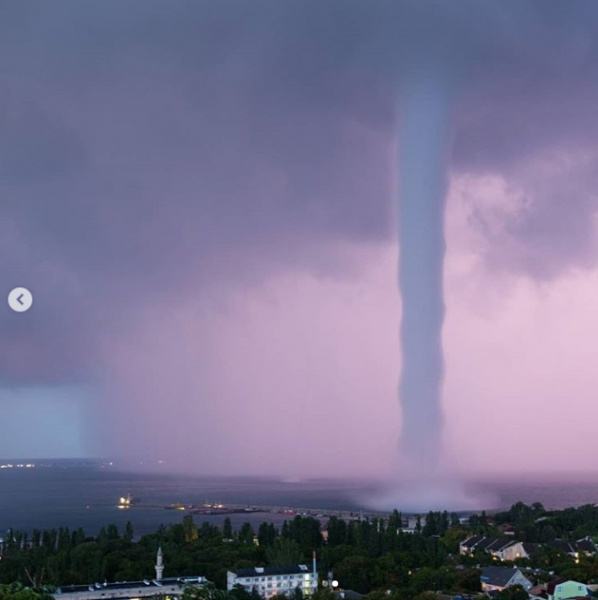 Ялта ушла под воду: в оккупированном Крыму бушевала стихия